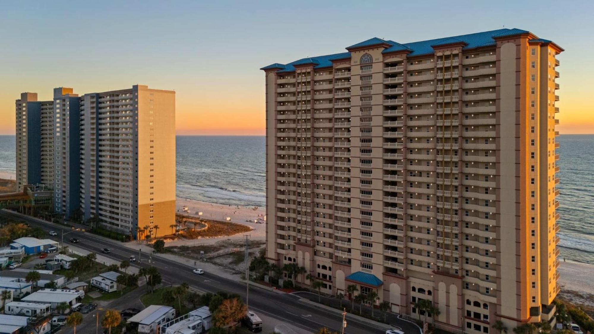 Oceanfront W Pool Pier Park Access Front Retreat By Avantstay Panama City Beach