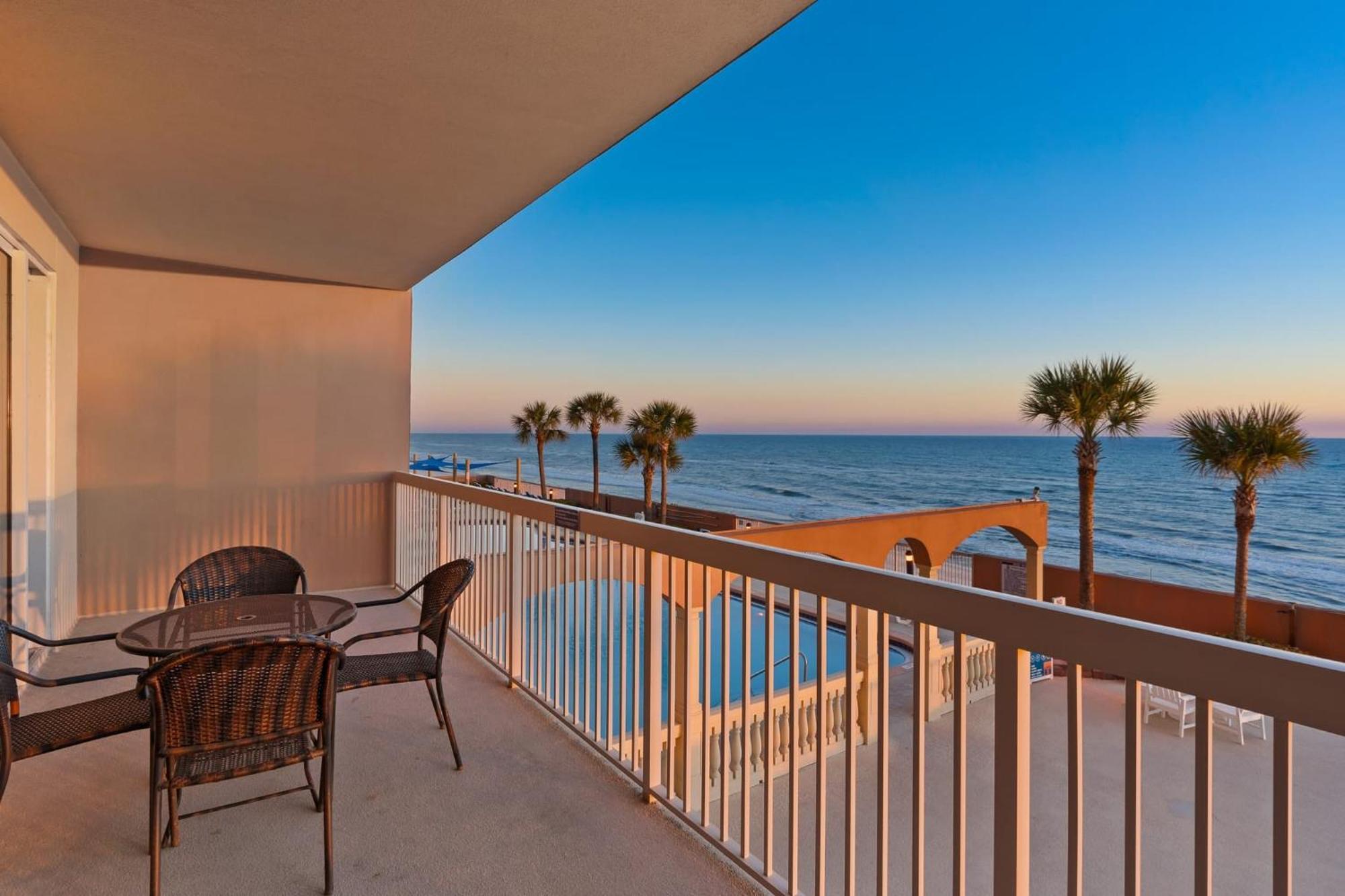 Oceanfront W Pool Pier Park Access Front Retreat By Avantstay Holiday home *