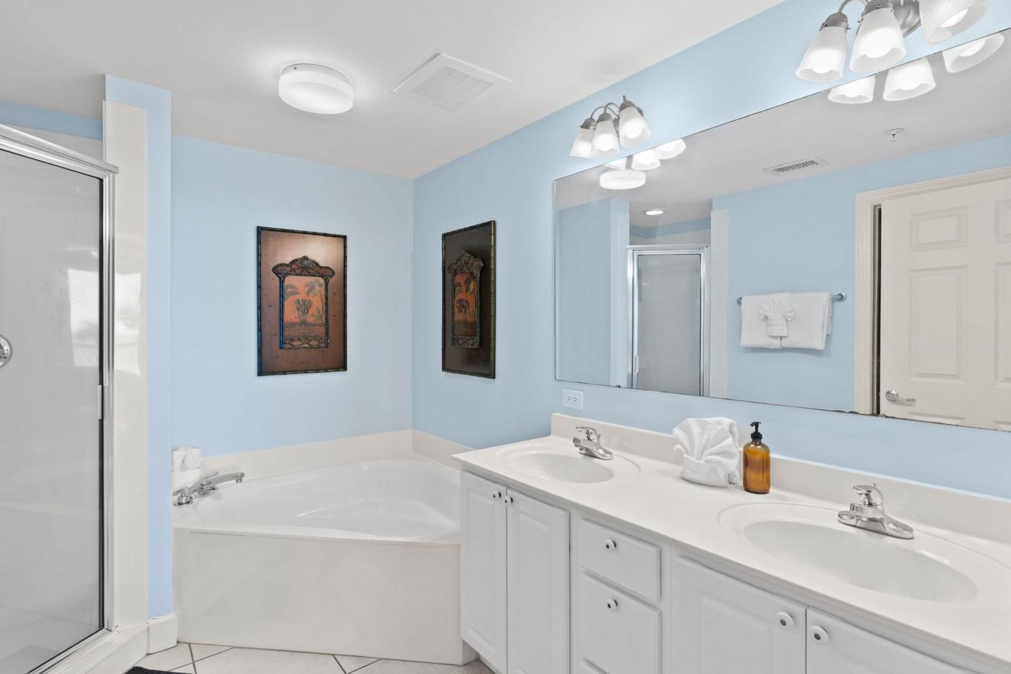 Holiday home Oceanfront W Pool Pier Park Access Front Retreat By Avantstay