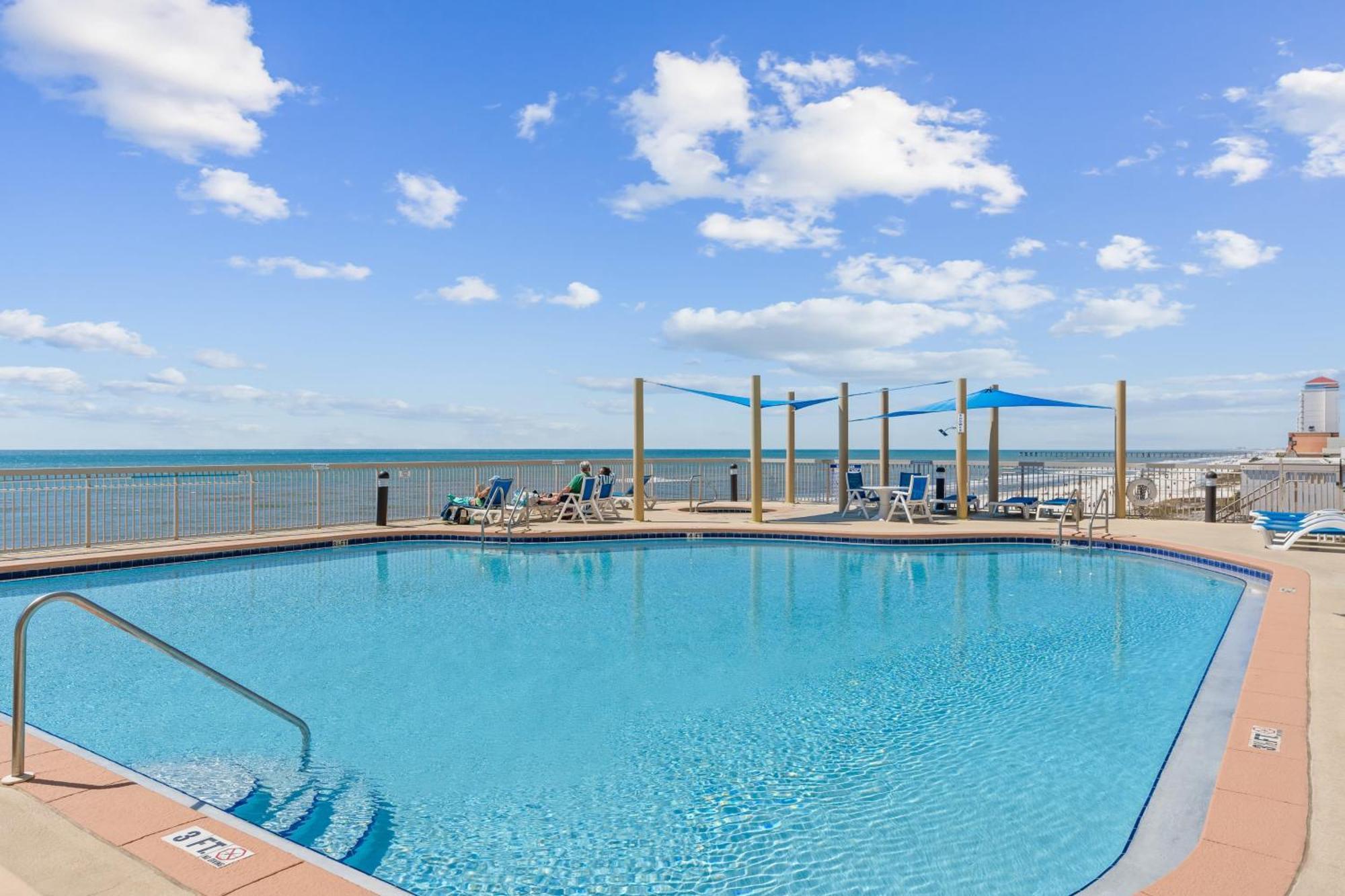 Holiday home Oceanfront W Pool Pier Park Access Front Retreat By Avantstay *