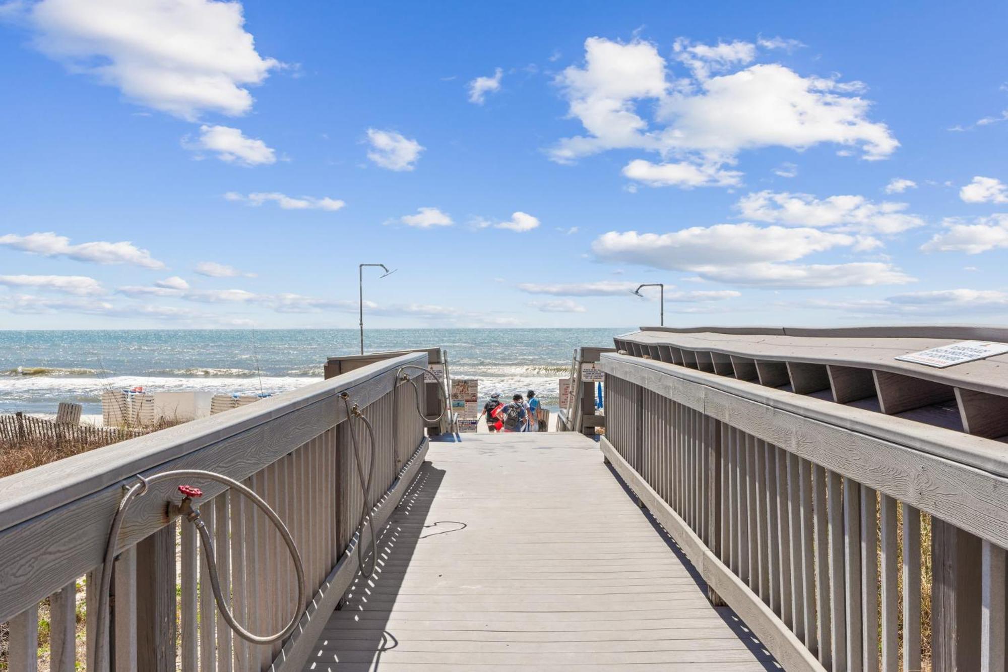 Oceanfront W Pool Pier Park Access Front Retreat By Avantstay *
