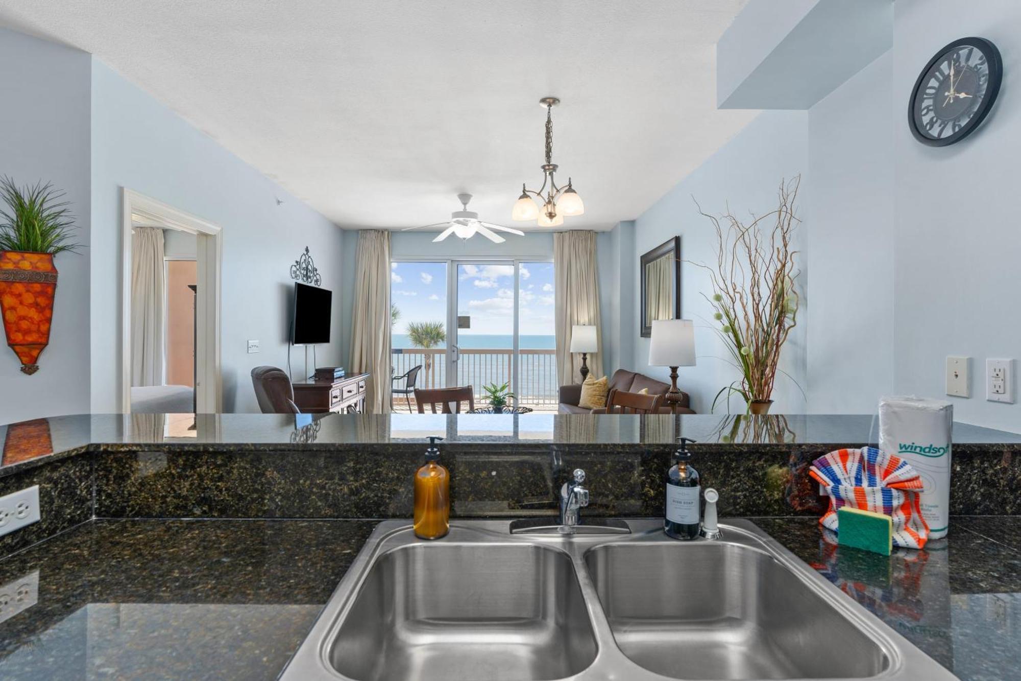 Oceanfront W Pool Pier Park Access Front Retreat By Avantstay Holiday home Panama City Beach