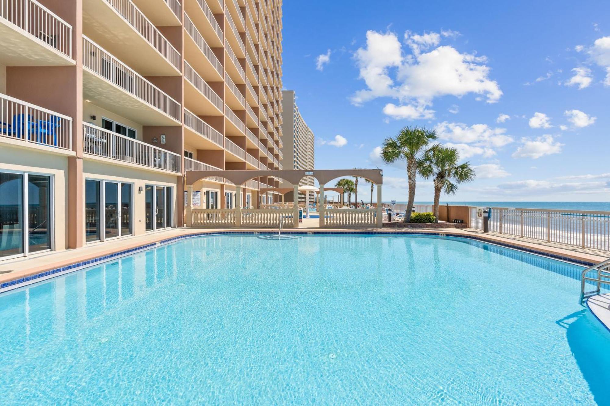 Holiday home Oceanfront W Pool Pier Park Access Front Retreat By Avantstay